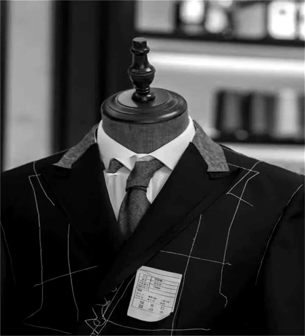 Abito da uomo blu navy a righe - Men'S Grooming Daily recensione e prezzo